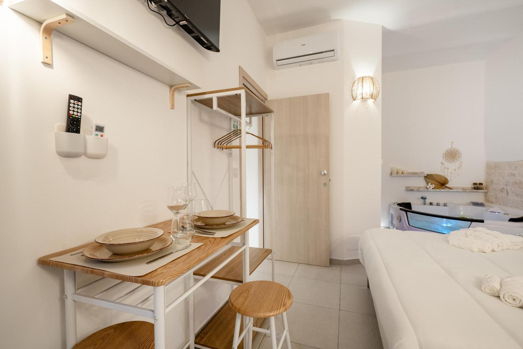 Dimora Giulia Luxury Suite And Room 卡斯特拉纳格罗泰 外观 照片
