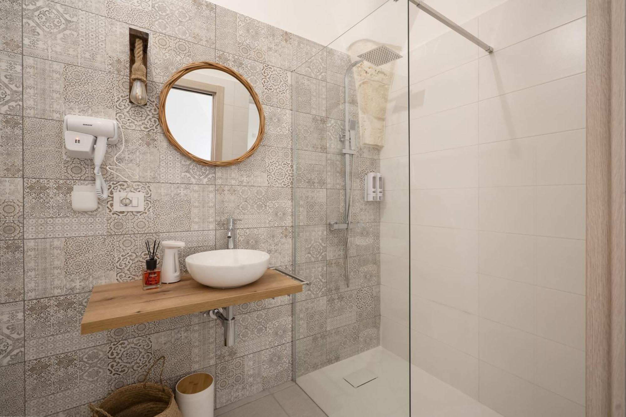 Dimora Giulia Luxury Suite And Room 卡斯特拉纳格罗泰 外观 照片